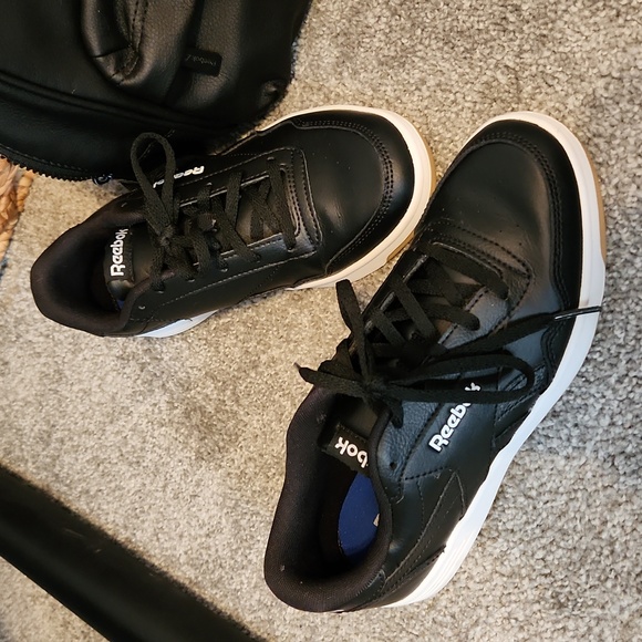 Reebok Women's Tennis shoe and matching bag - Picture 3 of 8